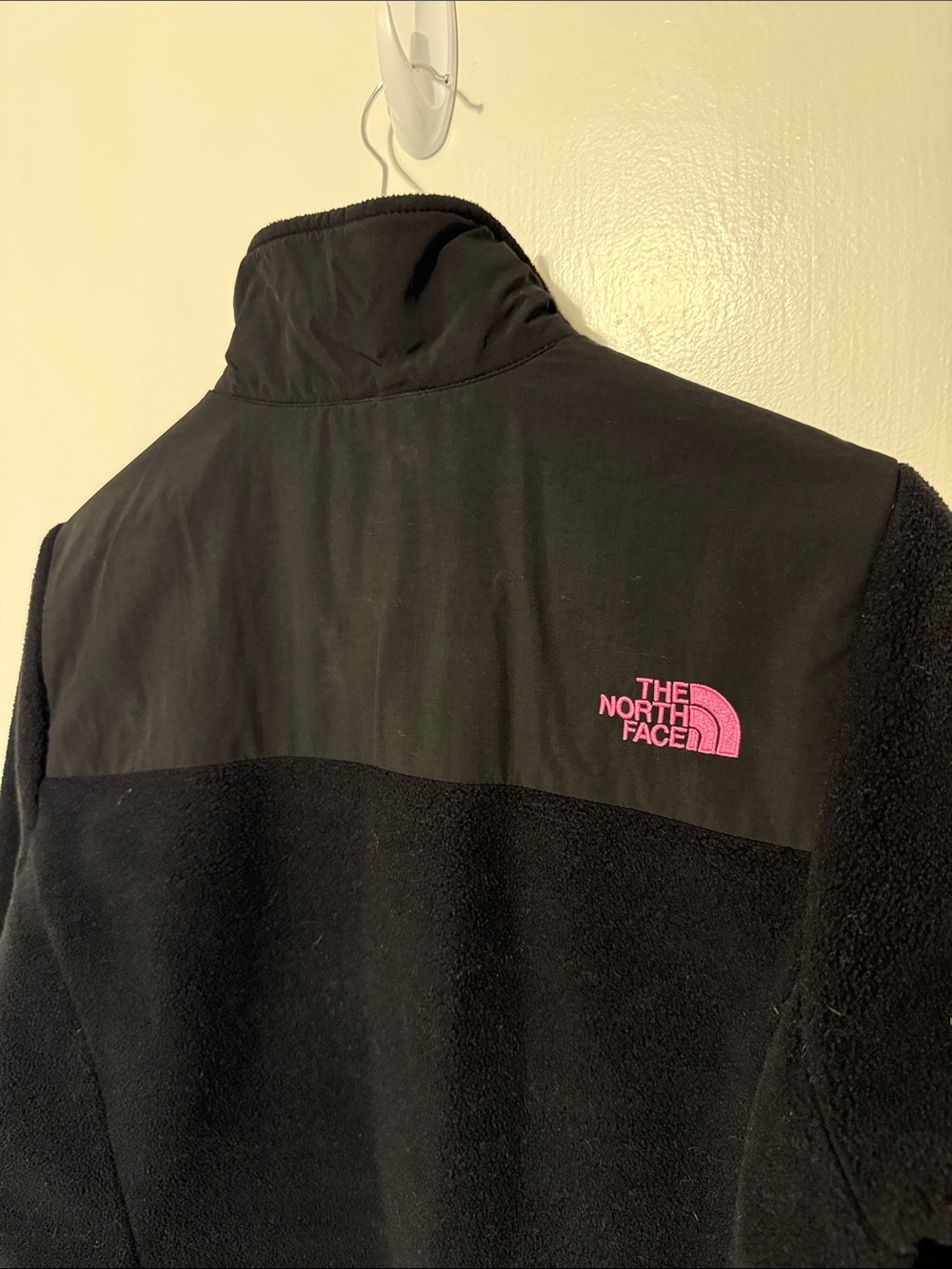 The North Face Women’s Denali Jacket Black Fleece Pink Ribbon M Winter Warm - Picture 7 of 10